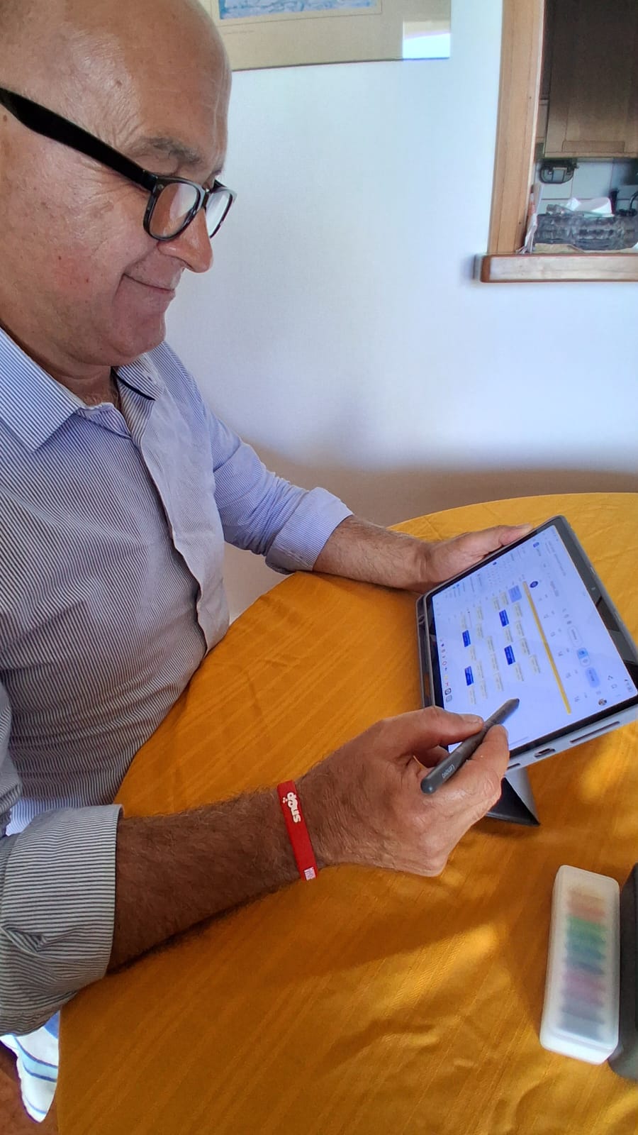 Riccardo Fabrizi al lavoro sul suo piano editoriale